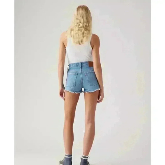 VINTAGE LEVI’S 501® ORIGINAL FIT HIGH RISE WOMEN'S SHORTS SIZE 30 - Picture 2 of 12